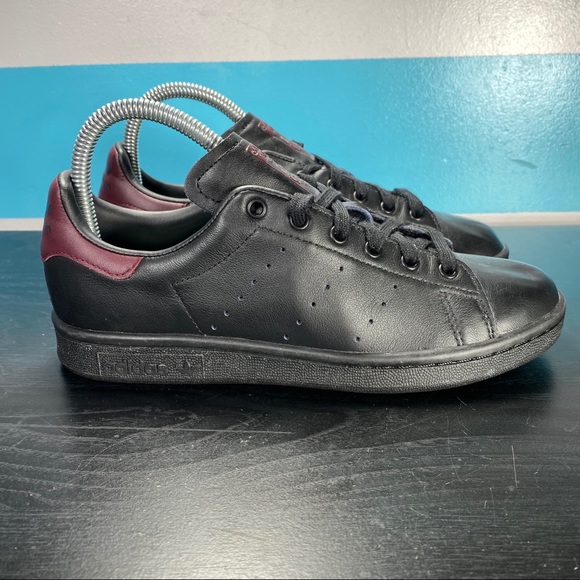 adidas stan smith triple black